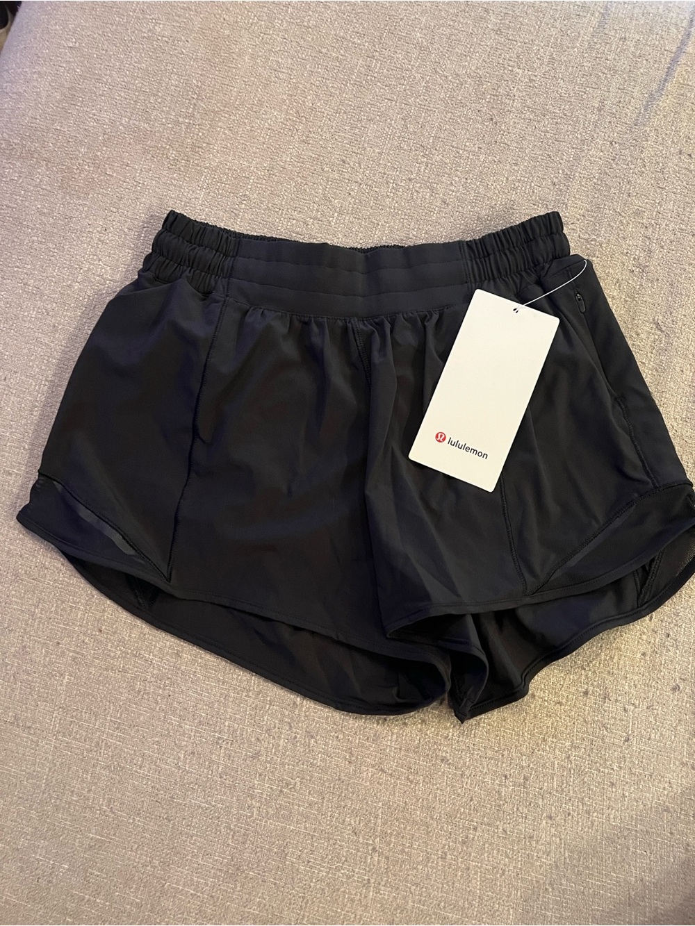 Lululemon Hotty Hot Low-Rise 4” Lined Shorts Black NWT